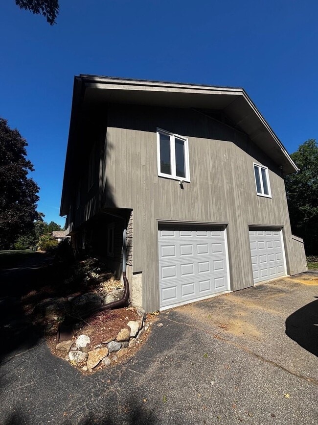 1291 Old N Main St