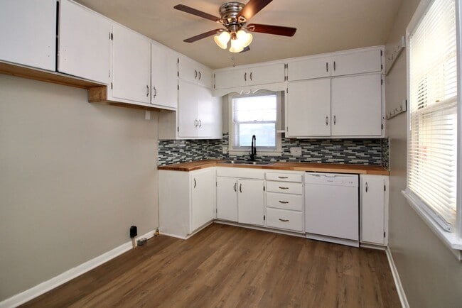 Building Photo - 3 bedroom house for rent