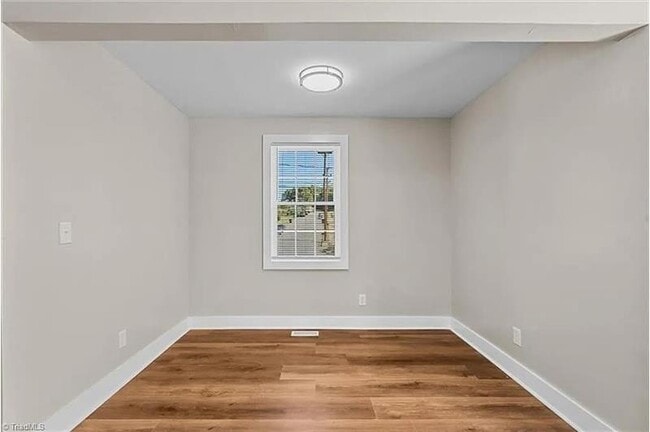 Photo - 2242 Hollyrood St