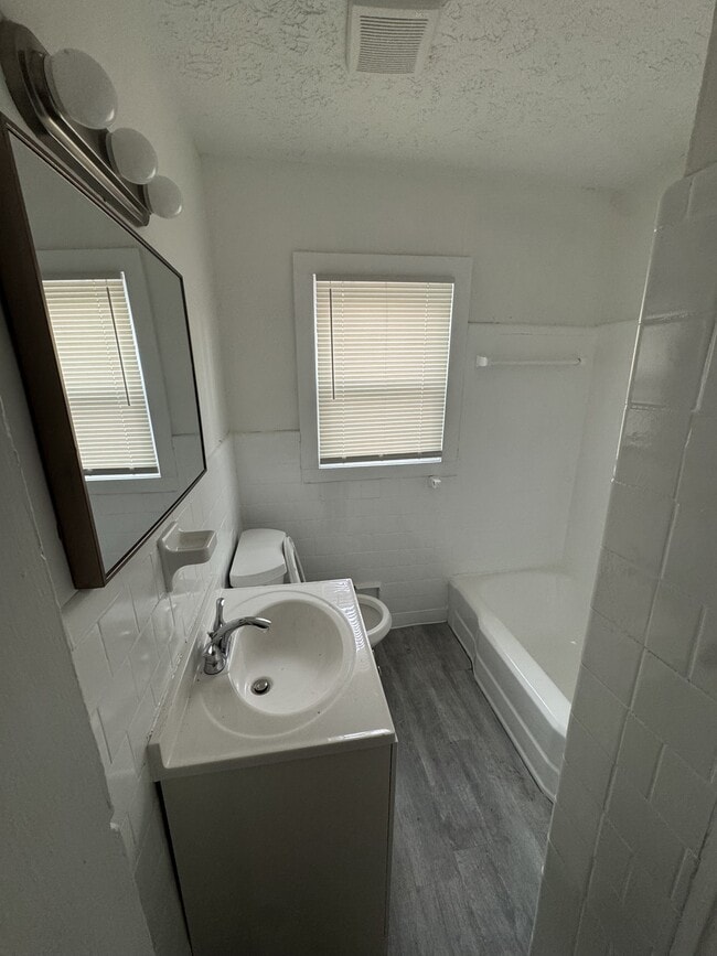 Photo - 2300 Carey Dr SE