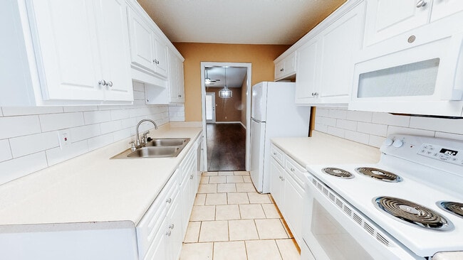 Photo - 104 Queens Ct