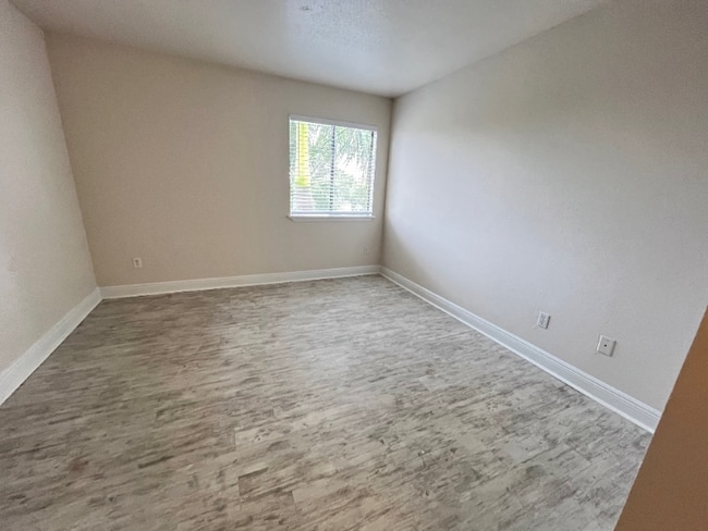 Photo - 2885 Winkler Ave Unit 617