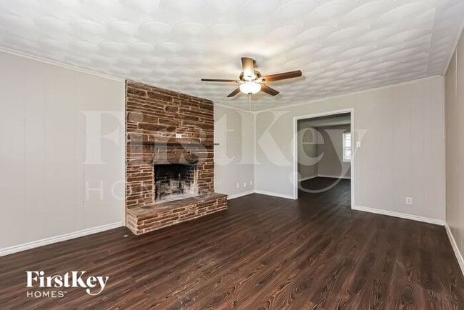 Photo - 902 Poinsettia Dr