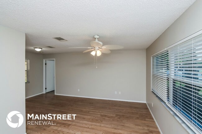 282 E Haven Dr