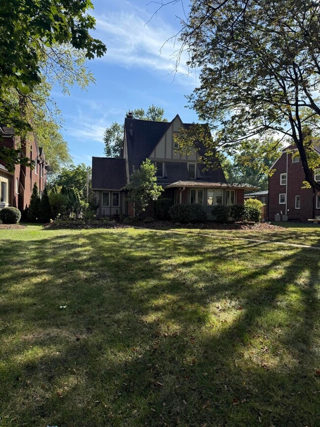 Building Photo - 2629 E Broad St