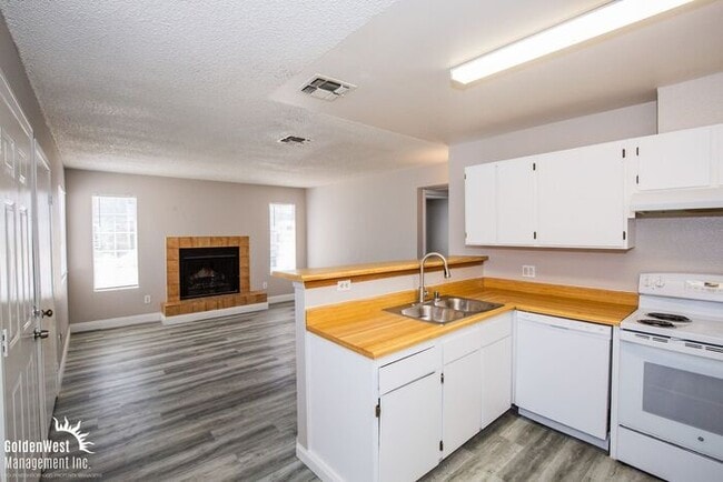 Photo - Beautifully Updated 2Bdm 1Ba Unit in a Gat...