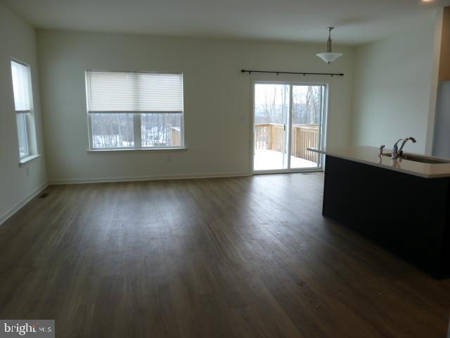 Photo - 860 Champions Dr