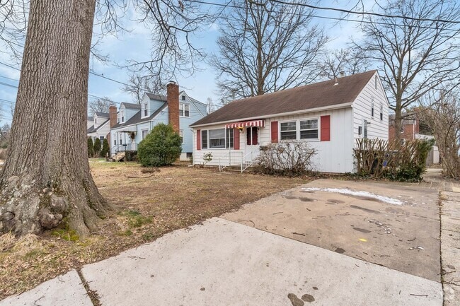 Building Photo - Well Maintained 3 Bedroom 1.5 Bathroom Spl... Rental