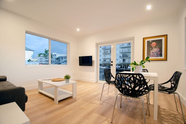 Photo - 3666 NE 168th St Unidad ID1056499P