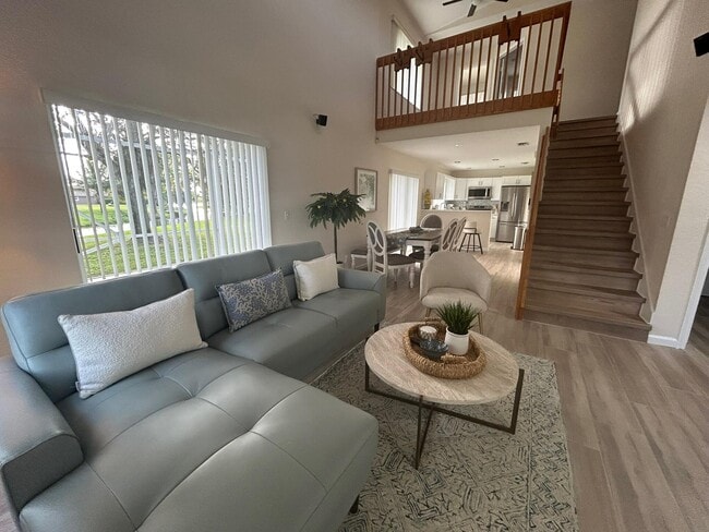 Photo - 1140 Staghorn St