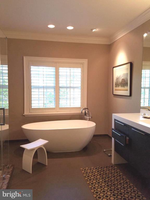 Photo - 2003 Mayfair McLean Ct