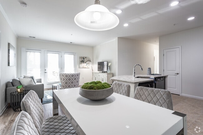 2BR,2BA,-1099SF, The Foxtail