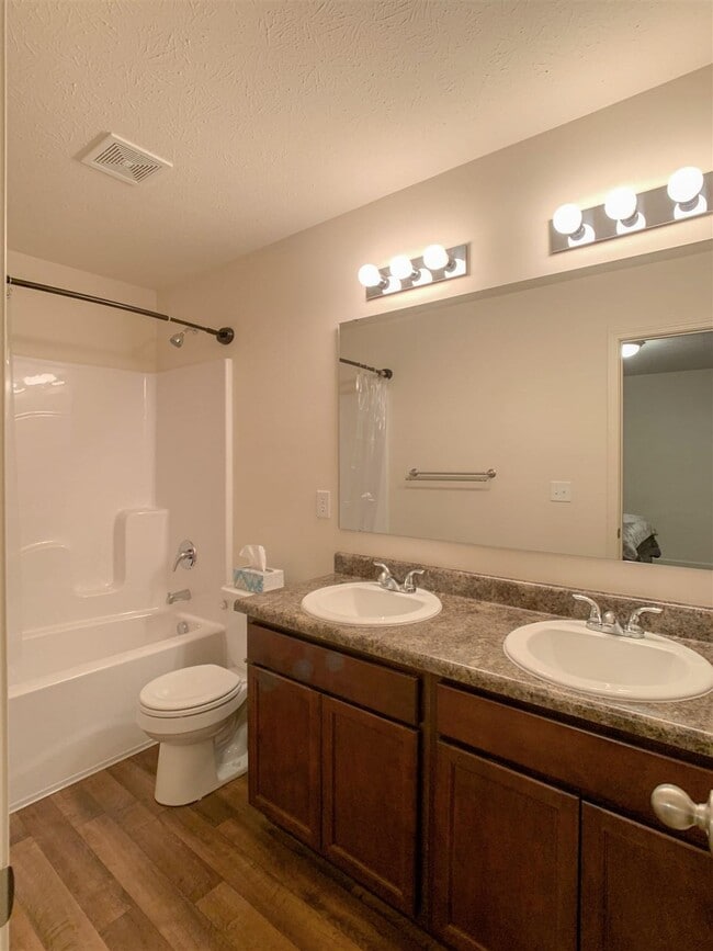 Photo - 391 Ariel Dr