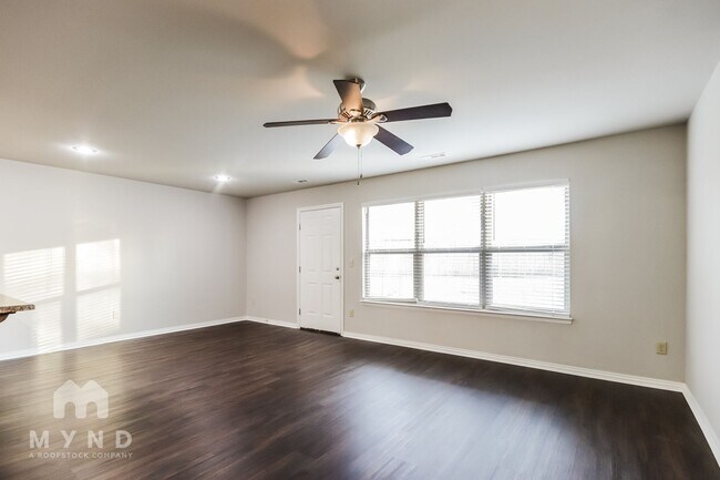 Photo - 313 W Thurman St