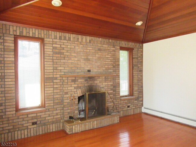 Photo - 23 Maple Ave