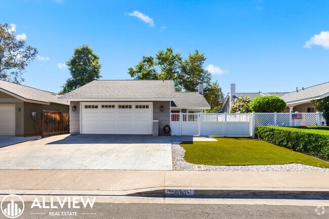 Building Photo - Beautifully Upgraded Single Level Home in ...