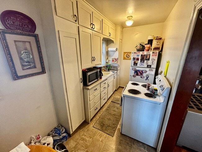 Photo - 404 S Van Buren St Unit Apt 2