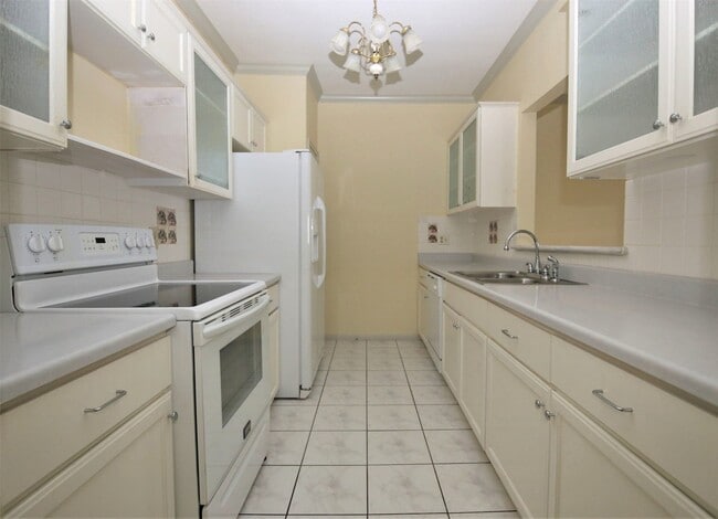 Photo - 6000 Reims Rd