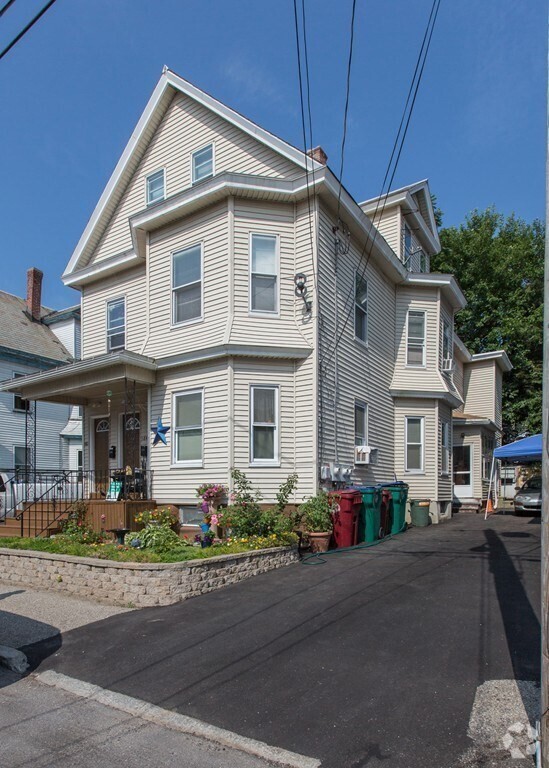 Building Photo - 182 Pleasant St Unit 2 Rental