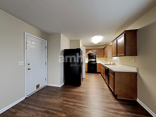 Photo - 143 Bradford Cir