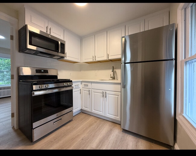Photo - 131 Clinton St Apartments Unit B