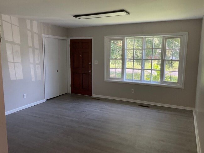 104 Greencrest Cir