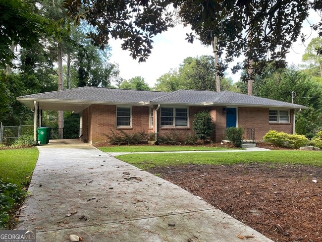 Building Photo - 2021 Woodbine Terrace NE