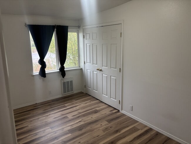 Photo - 1166 SE Hamilton Rd