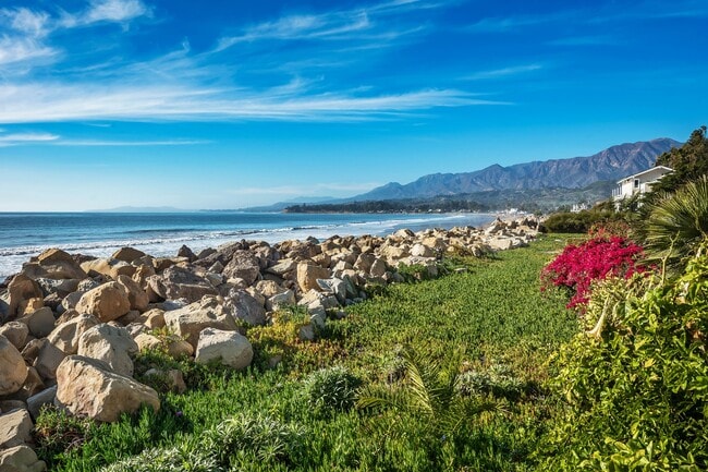 Photo - 875 Sand Point Rd