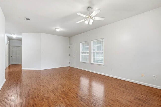 Photo - 2920 Thrushwood Dr
