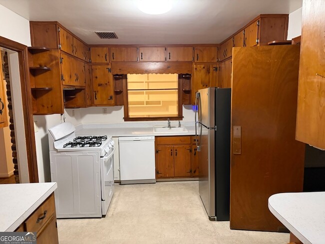 Photo - 2022 Woodbine Terrace NE