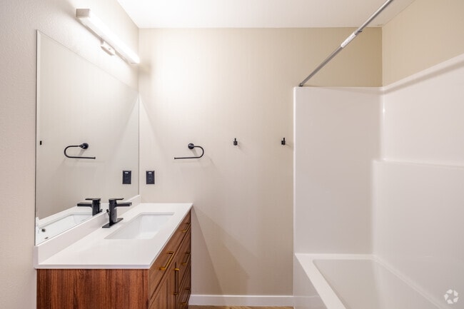 3BR, 2BA - 1,455SF - Bathroom
