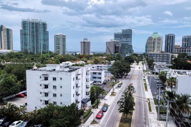 Photo - 3051 SW 27th Ave Unidad 303 Rental
