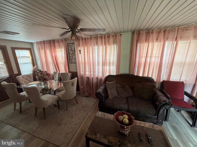 Photo - 801 Apache Ln