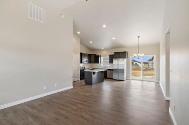 Photo - 1407 Blue Grouse Way