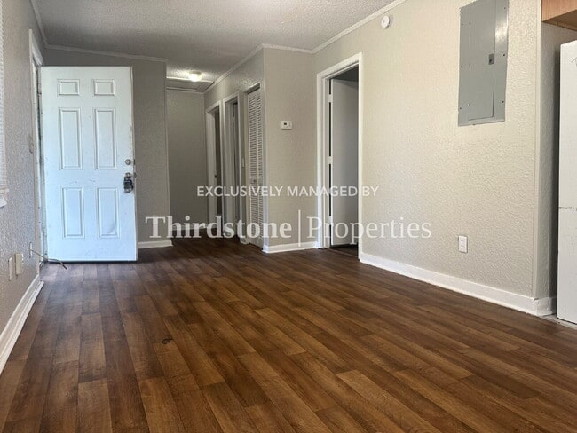 Photo - 1853 W 6th St