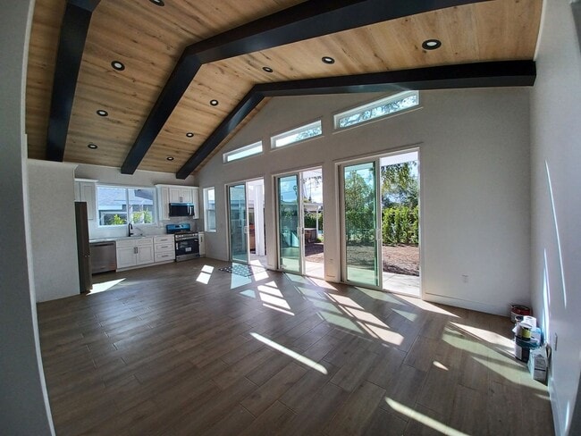 Building Photo - 319 E Ramona St