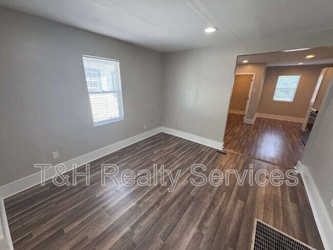 Photo - 3729 N Kenwood Ave