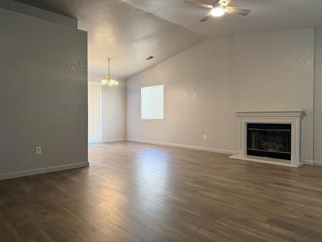 Photo - 520 St Teresa Ct