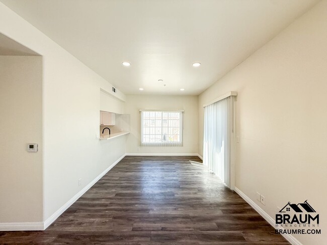 Photo - 11035 Moorpark St Unidad 201