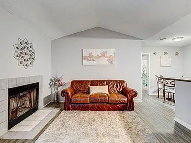 Photo - 2 Bedroom/ 2 Bathroom Apartment Conveniently Located!