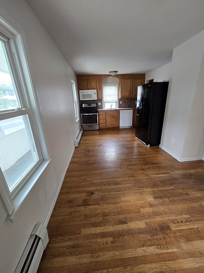 Building Photo - 257 Litchfield St Rental