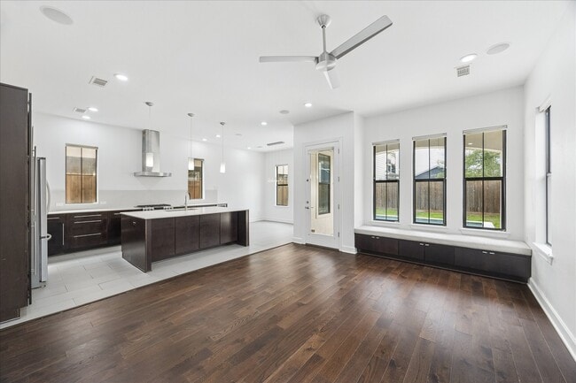 Photo - 2011 Colorado St