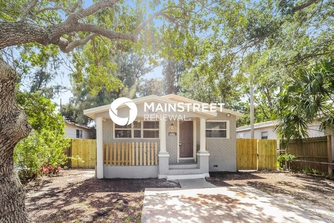 Building Photo - 3 Bedroom Pet-Friendly Home in St Petersburg, FL with Main Street Renewal