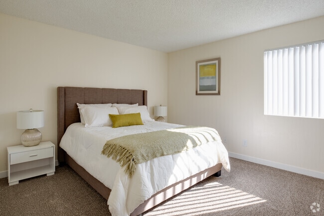 2BR, 1BA - 816SF
