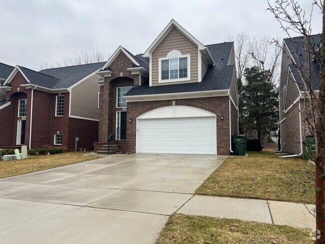 Building Photo - 4 Bedroom Single Family Home in Utica