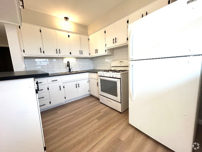 Building Photo - 1590 N La Fox St Rental