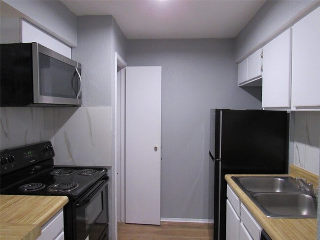 Photo - 6001 Reims Rd Unit 305