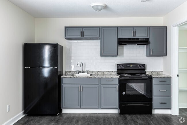 1BR, 1BA - 650SF
