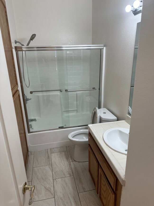 Photo - 646 Vazquez Ave